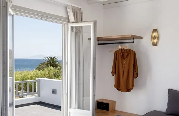 Deluxe Suite balcony with sea view