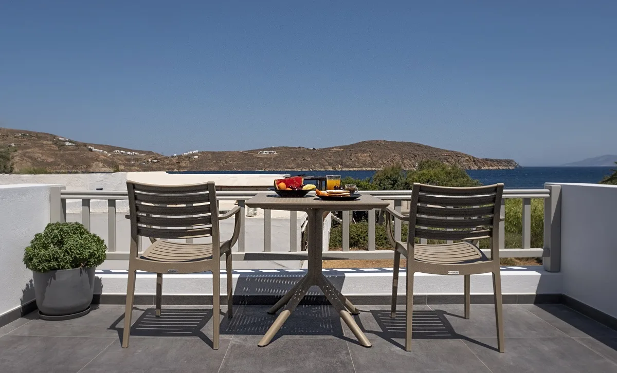 Deluxe Suite breakfast at the balcony with unique view