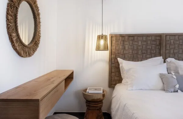 Deluxe Double nightstand