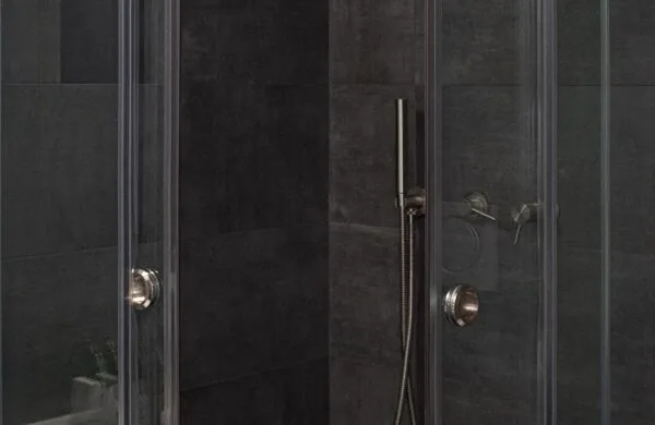 Junior Suite 3 shower